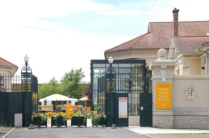 Private Guided Tour in Champagne from Paris, Veuve Clicquot visit